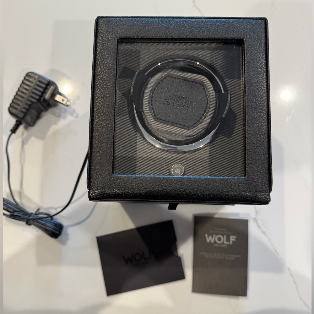 WOLF Black Leather Watch Charger